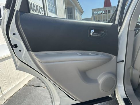 Used 2009 Nissan Rogue SL w/ Leather Pkg FWD image 20