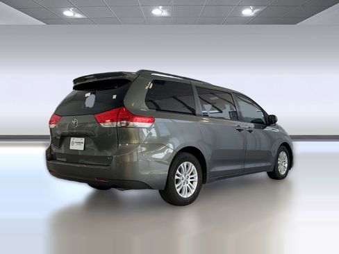 Used 2011 Toyota Sienna XLE FWD image 9