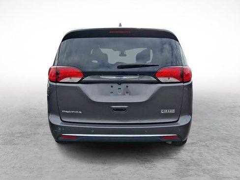 Used 2018 Chrysler Pacifica Touring-L image 5