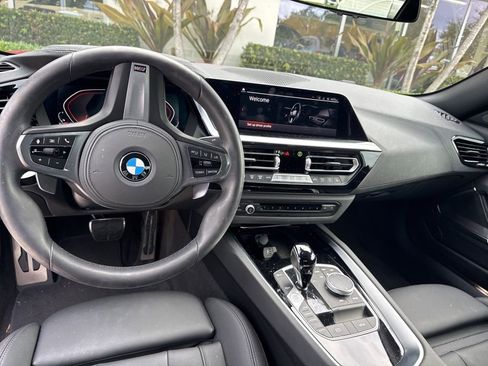 Certified 2025 BMW Z4 sDrive30i image 4