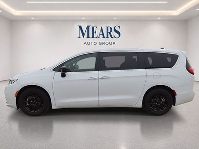 Used 2024 Chrysler Pacifica Touring-L