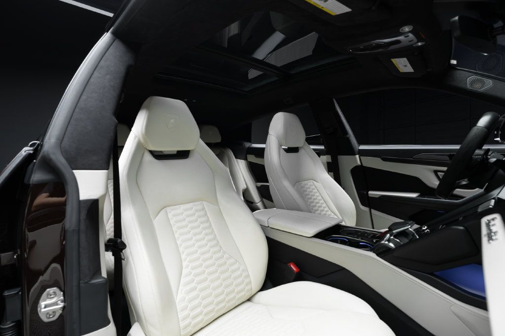 Used 2022 Lamborghini Urus AWD/4WD image 37