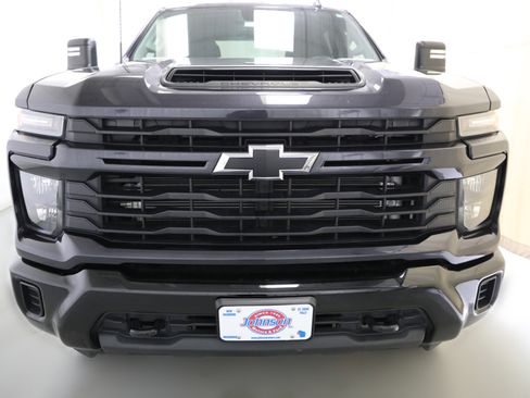 Used 2024 Chevrolet Silverado 2500 Custom w/ Custom Value Package image 13