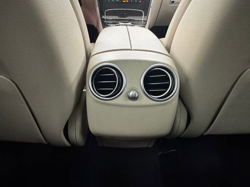 Used 2018 Mercedes-Benz GLC 300 4MATIC image 30