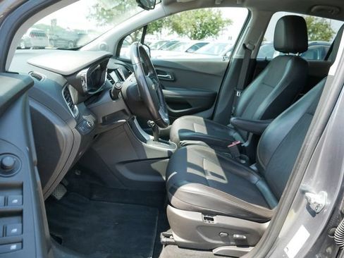 Used 2019 Chevrolet Trax LT w/ LT Convenience Package AWD/4WD image 12
