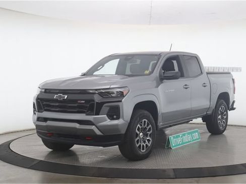 Used 2023 Chevrolet Colorado Z71 w/ Z71 Convenience Package 2 AWD/4WD image 10