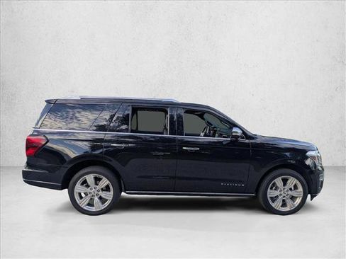 Used 2023 Ford Expedition Platinum RWD image 2