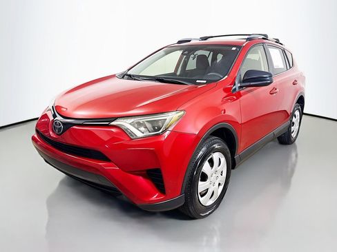Used 2017 Toyota RAV4 LE FWD image 3