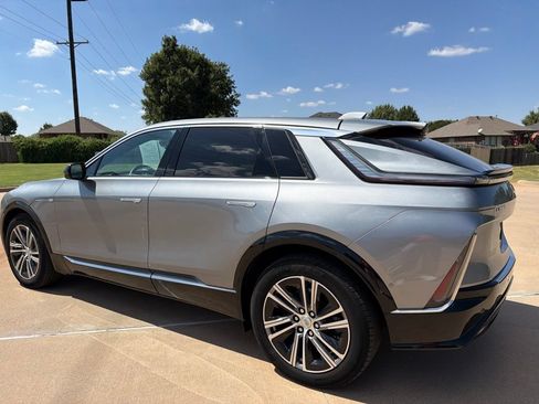 Used 2024 Cadillac Lyriq Luxury RWD image 3