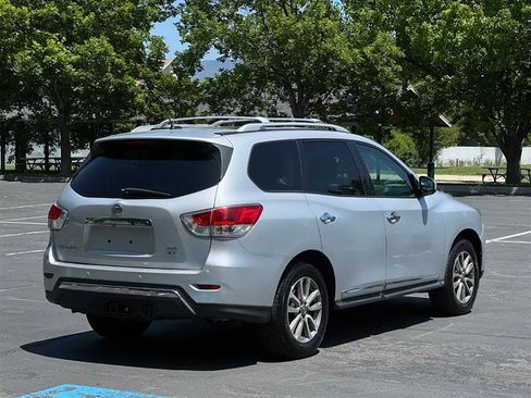 Used 2013 Nissan Pathfinder SL w/ SL Premium Pkg image 5
