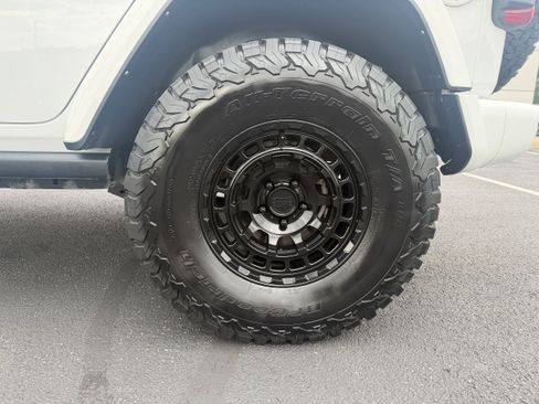 Used 2021 Jeep Wrangler Unlimited Sahara AWD/4WD image 9