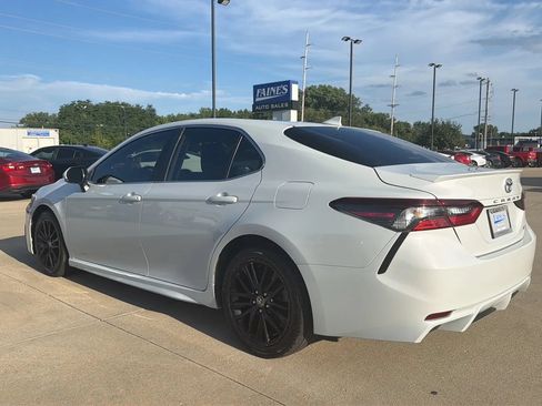 Used 2022 Toyota Camry SE FWD image 13