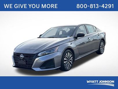 Used 2024 Nissan Altima 2.5 SV