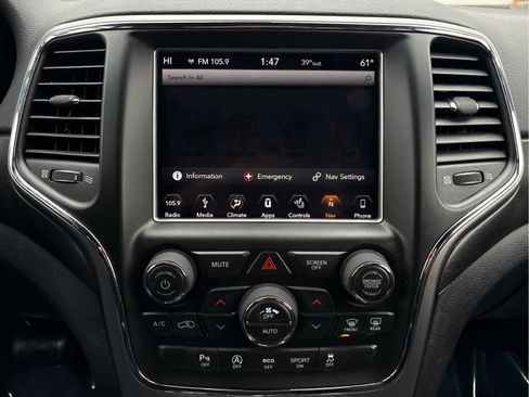 Used 2018 Jeep Grand Cherokee Altitude image 22