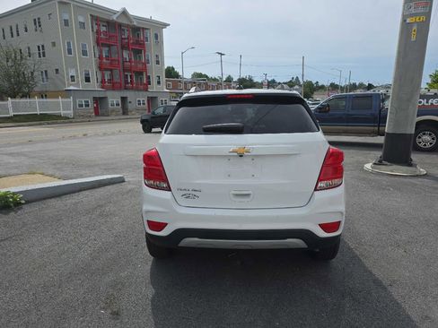 Used 2022 Chevrolet Trax LT w/ LT Convenience Package image 8