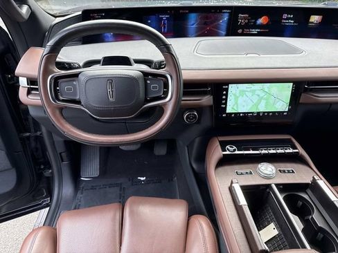 Used 2025 Lincoln Navigator L Reserve AWD/4WD image 18