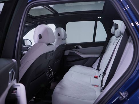 Used 2023 BMW X5 sDrive40i w/ Parking Assistance Package image 9