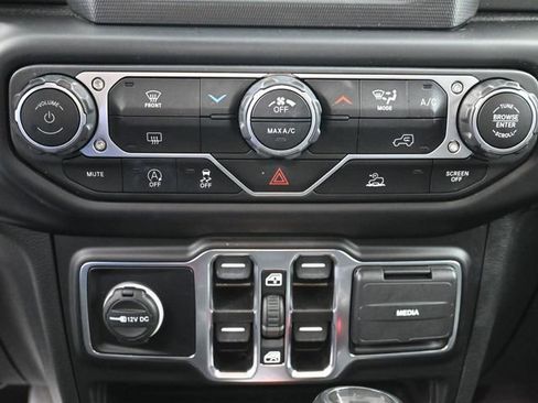 Used 2022 Jeep Wrangler Unlimited Sport image 17