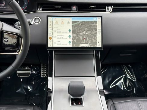 Used 2024 Land Rover Range Rover Evoque Dynamic SE image 22