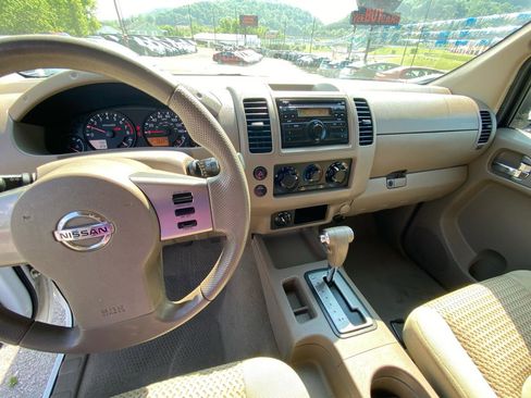 Used 2008 Nissan Frontier SE w/ SE Value Truck Pkg AWD/4WD image 19