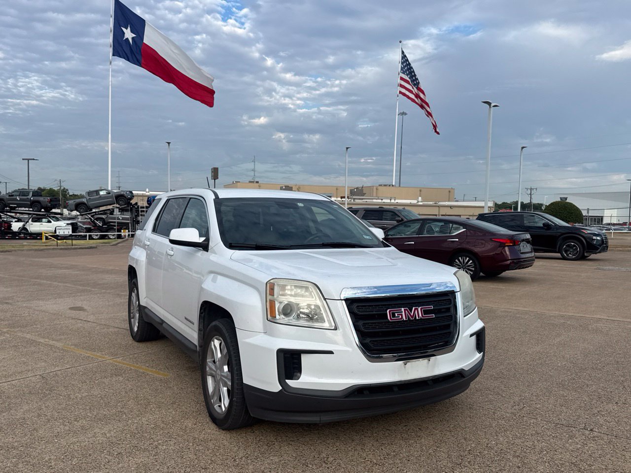 Used 2017 GMC Terrain SLE FWD image 2