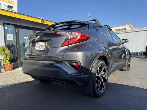 Used 2021 Toyota C-HR XLE image 5