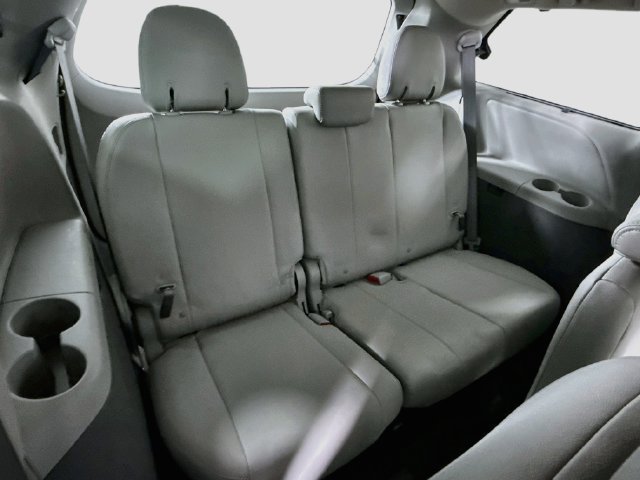 Certified 2017 Toyota Sienna XLE FWD image 29