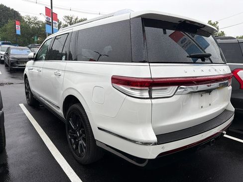 Used 2023 Lincoln Navigator L Reserve w/ Monochromatic Package AWD/4WD image 3