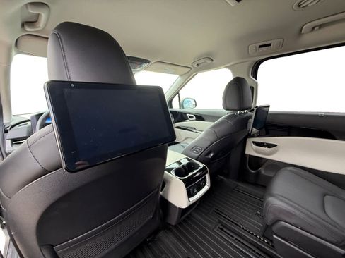 Used 2024 Kia Carnival SX FWD image 18