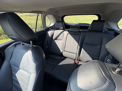 Used 2021 Toyota RAV4 XLE Premium AWD/4WD image 33
