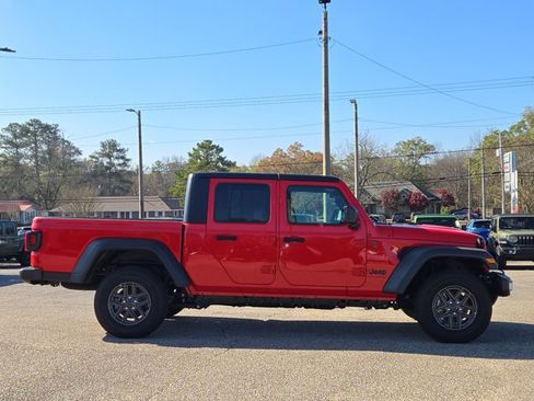 New 2025 Jeep Gladiator Sport image 5