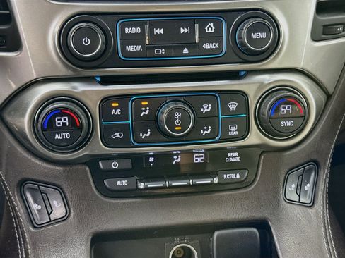 Used 2017 Chevrolet Suburban LT RWD image 16