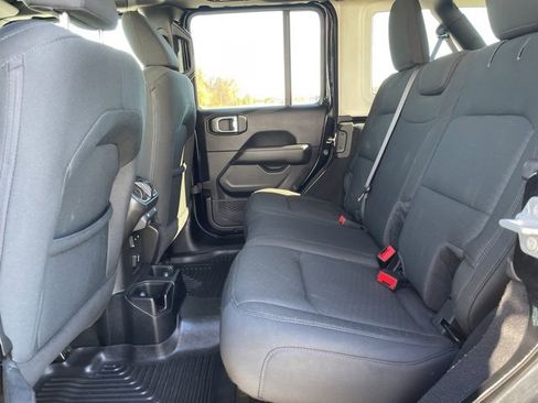 Used 2019 Jeep Wrangler Unlimited Sahara w/ Advanced Safety Group image 9