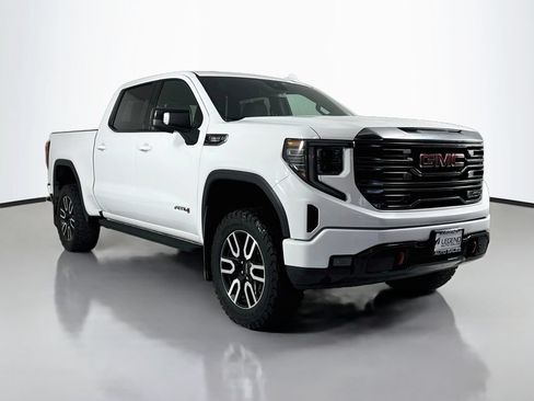 Used 2022 GMC Sierra 1500 AT4 w/ AT4 Preferred Package AWD/4WD image 4