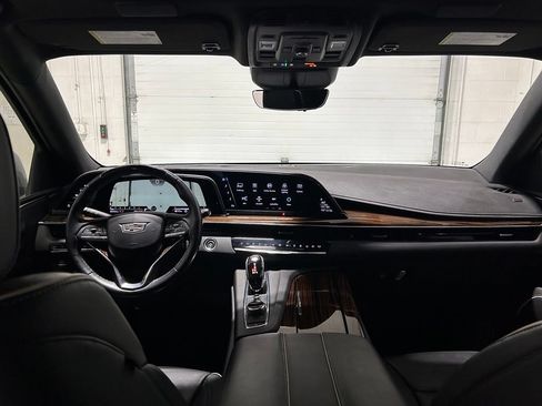 Used 2022 Cadillac Escalade Premium Luxury w/ Performance Package AWD/4WD image 33