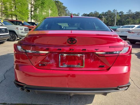 Used 2025 Toyota Camry SE w/ Convenience Package FWD image 5