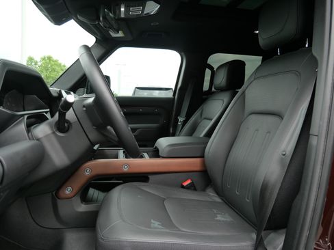Used 2024 Land Rover Defender 130 X AWD/4WD image 12