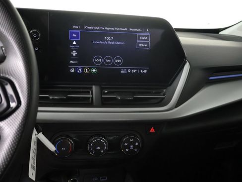 Used 2025 Chevrolet Trax LS FWD image 37