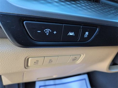 Used 2022 Kia Carnival LX image 15