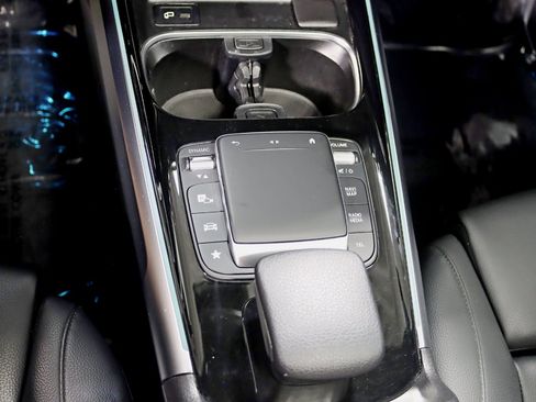 Used 2021 Mercedes-Benz GLB 250 4MATIC w/ Premium Package image 29