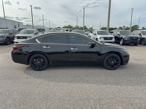 Used 2017 Nissan Altima 2.5 SR w/ Midnight Edition Package image 5