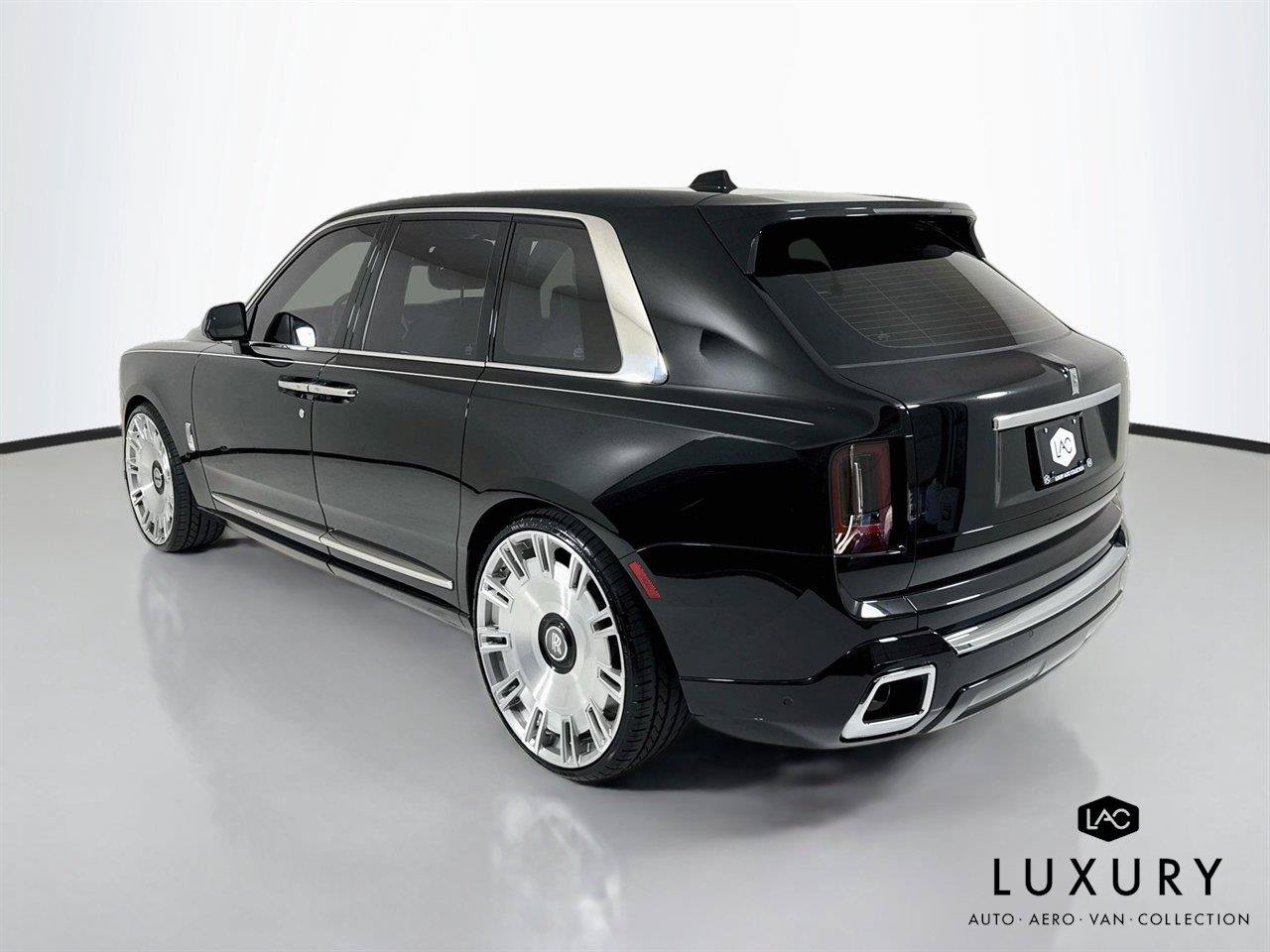 Used 2025 Rolls-Royce Cullinan AWD/4WD image 6