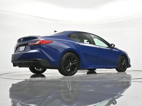 Used 2025 Toyota Camry SE image 40