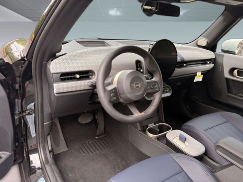Used 2026 MINI Cooper 2-Door Hardtop FWD image 4