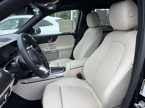 Used 2026 Mercedes-Benz GLB 250 4MATIC image 10
