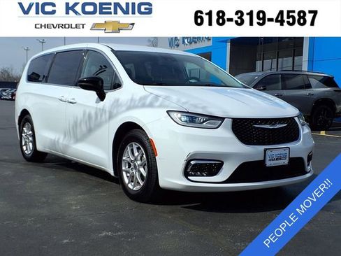 Used 2024 Chrysler Pacifica Touring-L image 1