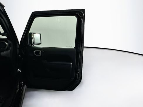 Used 2023 Jeep Wrangler Unlimited image 32