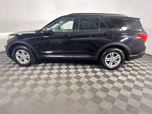 Used 2022 Ford Explorer XLT w/ Equipment Group 202A AWD/4WD image 7