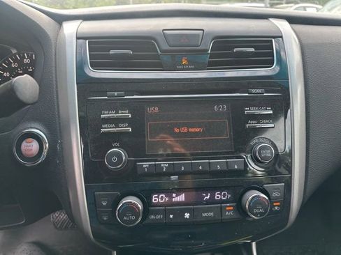 Used 2015 Nissan Altima 2.5 SV FWD image 10