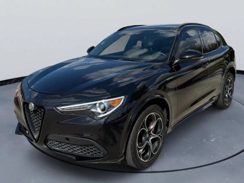 Used 2022 Alfa Romeo Stelvio Veloce AWD/4WD image 2